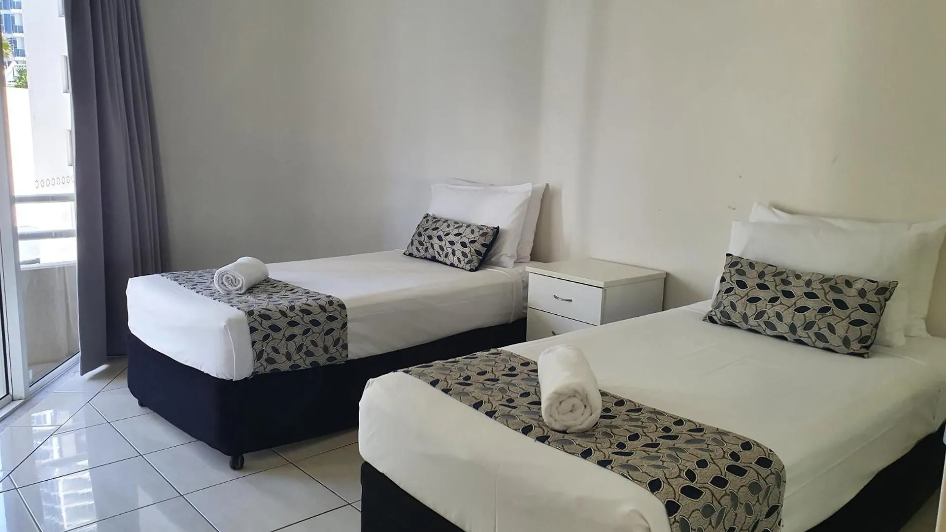 *** Aparthotel Zenith Ocean Front Apartments Gold Coast - Official Listing Australia