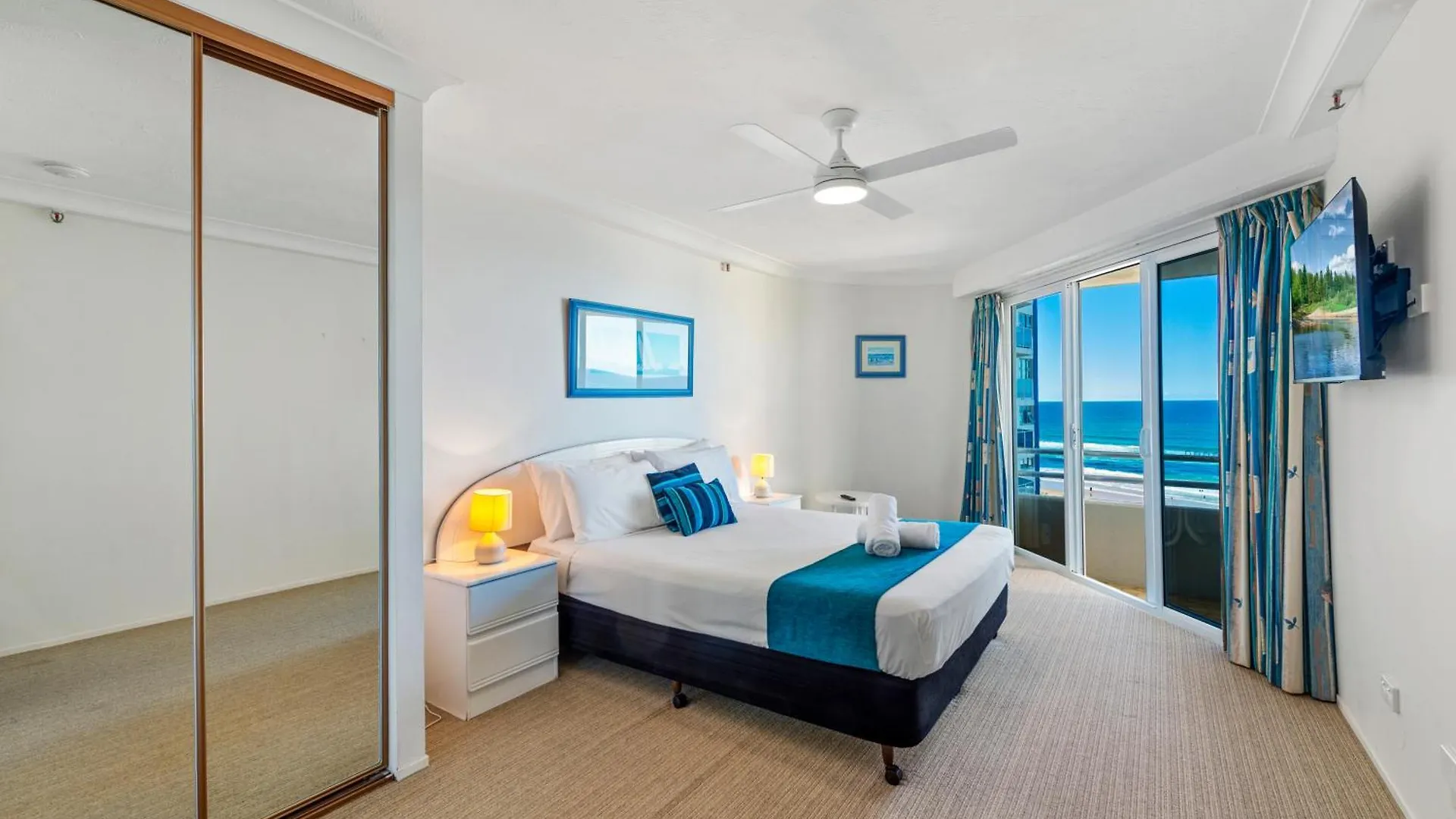 Zenith Ocean Front Apartments Gold Coast - Official Listing 3*,