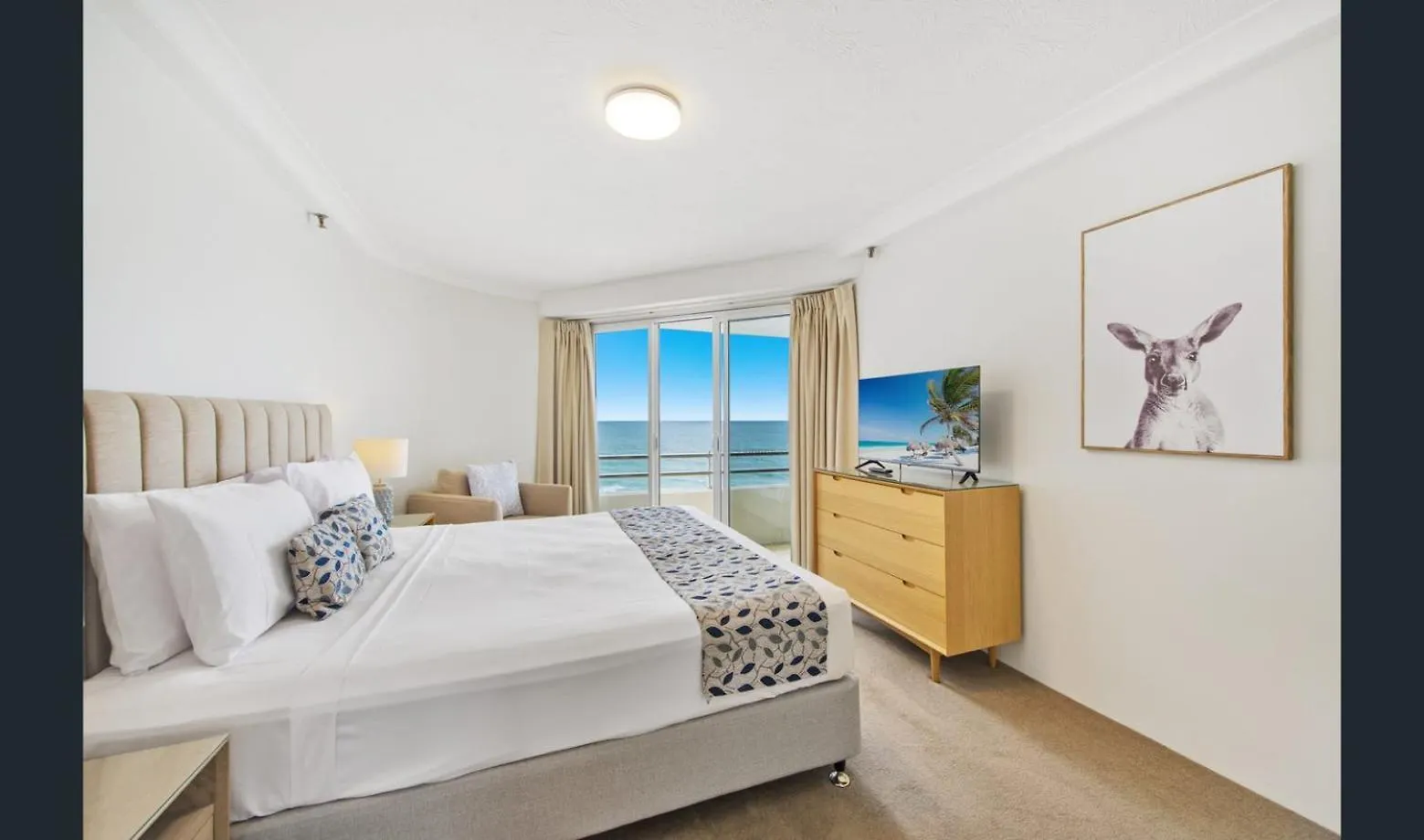 Zenith Ocean Front Apartments Gold Coast - Official Listing Aparthotel