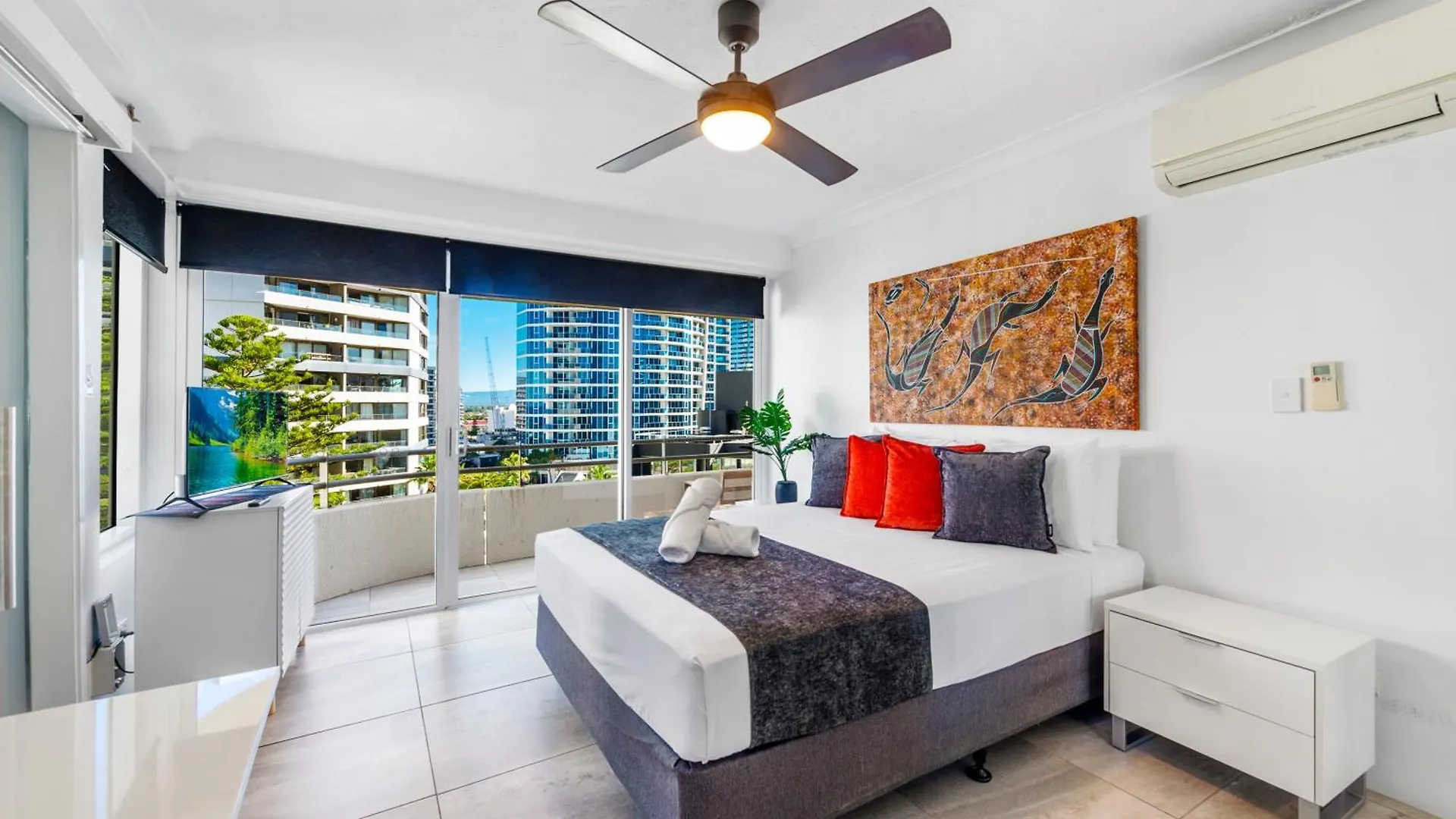 Zenith Ocean Front Apartments Gold Coast - Official Listing 3*,