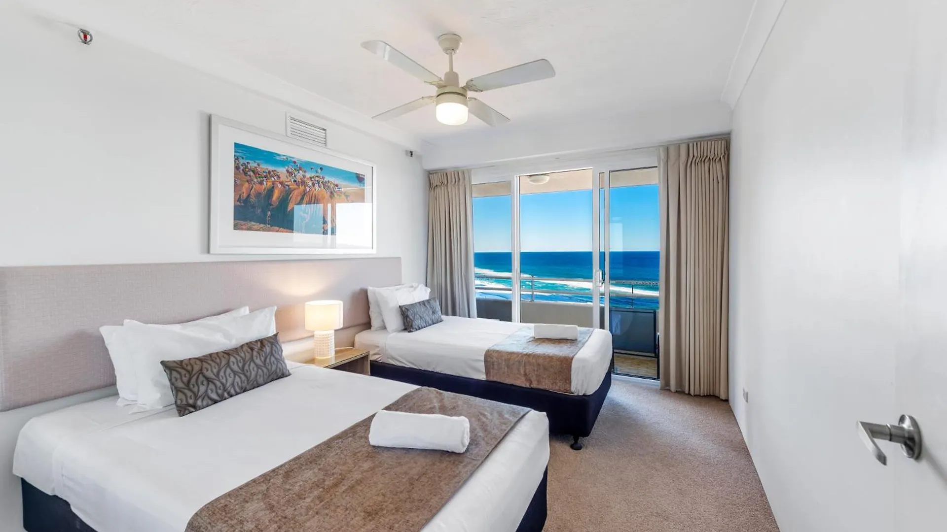 Zenith Ocean Front Apartments Gold Coast - Official Listing 3*,